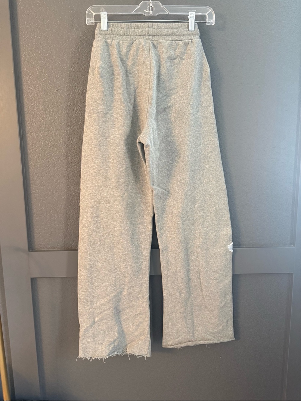 DRIFTWOOD • French terry gathered pants sweatpants - XS gray floral appliqué - Picture 6 of 7